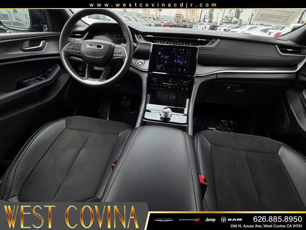 Used 2025 Jeep Grand Cherokee Altitude RWD image 30