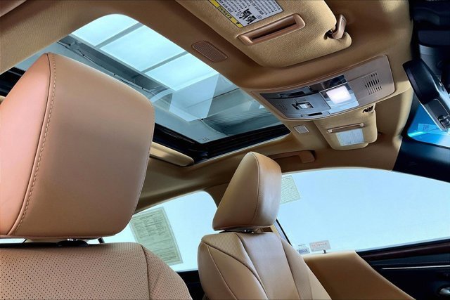 Used 2025 Lexus ES 300h w/ Premium Package image 25