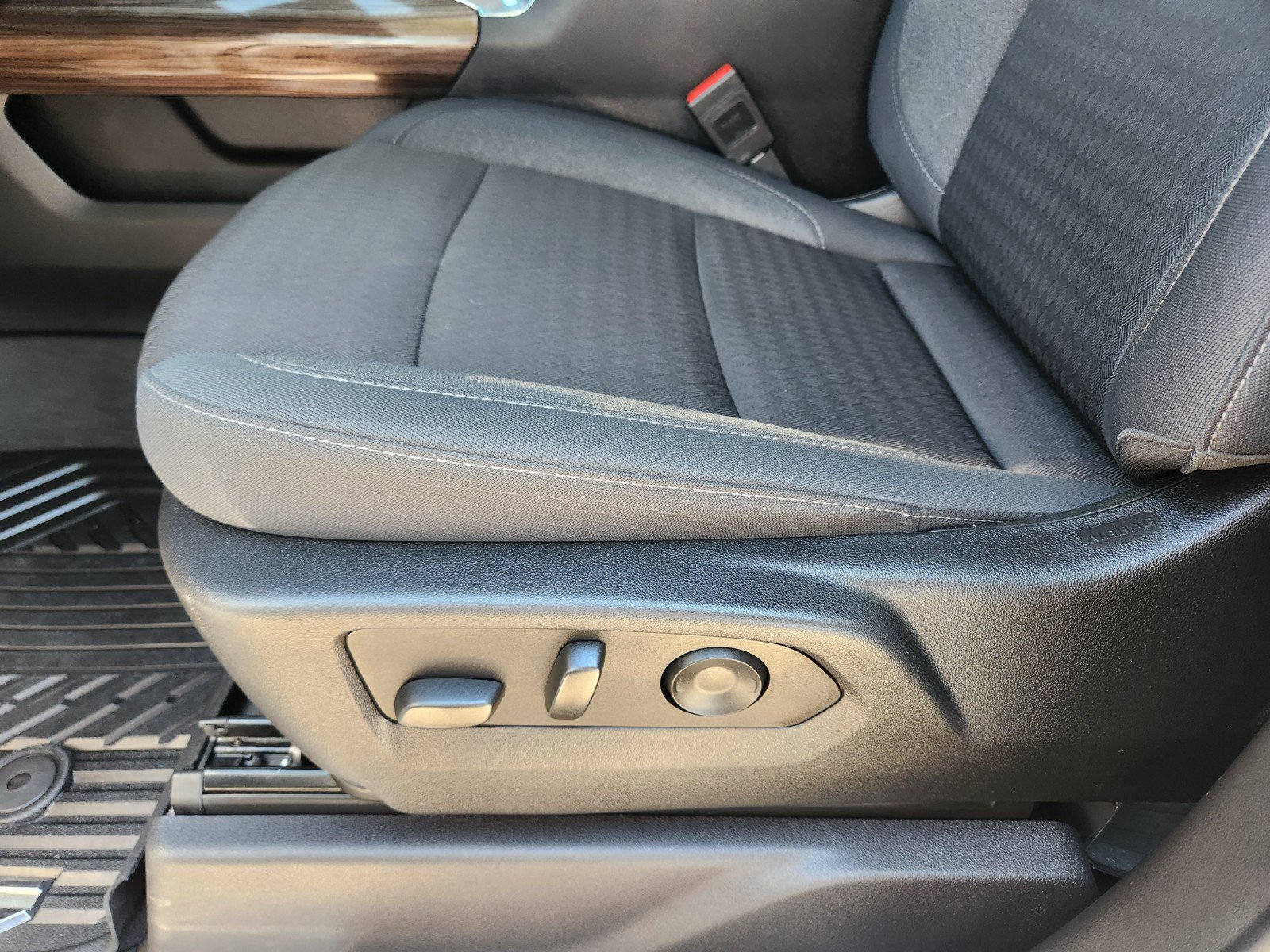 Used 2024 Chevrolet Silverado 2500 LT AWD/4WD image 20
