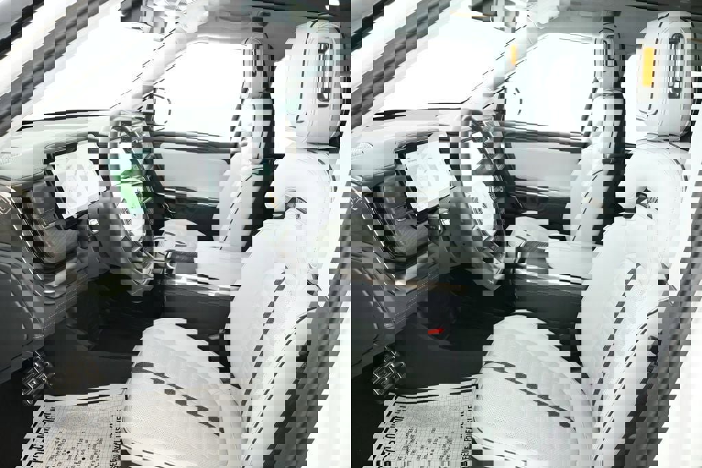 Used 2024 Rivian R1S Adventure image 21