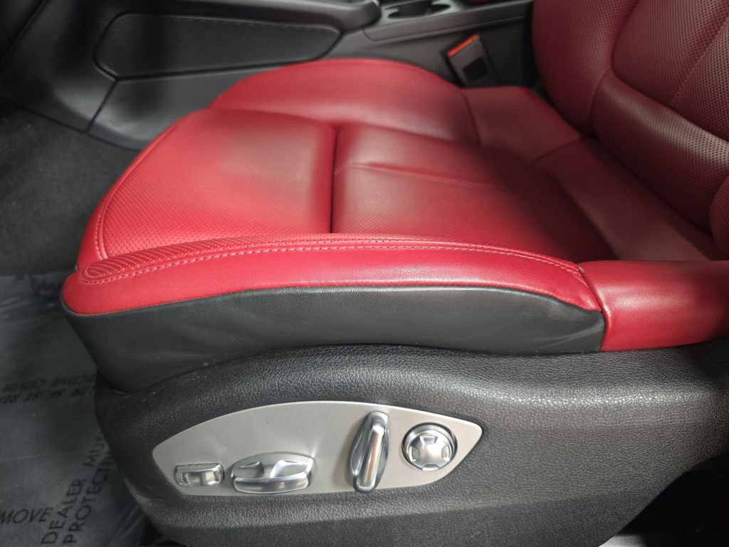 Certified 2025 Porsche Macan image 23