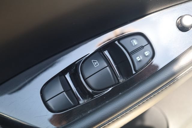 Used 2015 Nissan Leaf SL w/ Premium Package FWD image 16