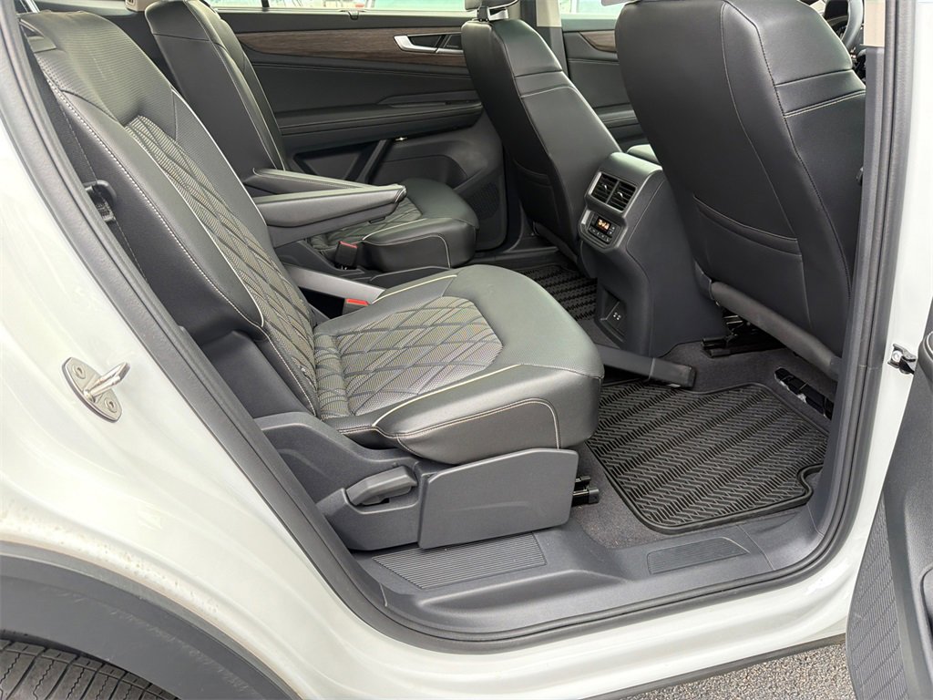 Used 2024 Volkswagen Atlas SEL Premium R-Line image 15