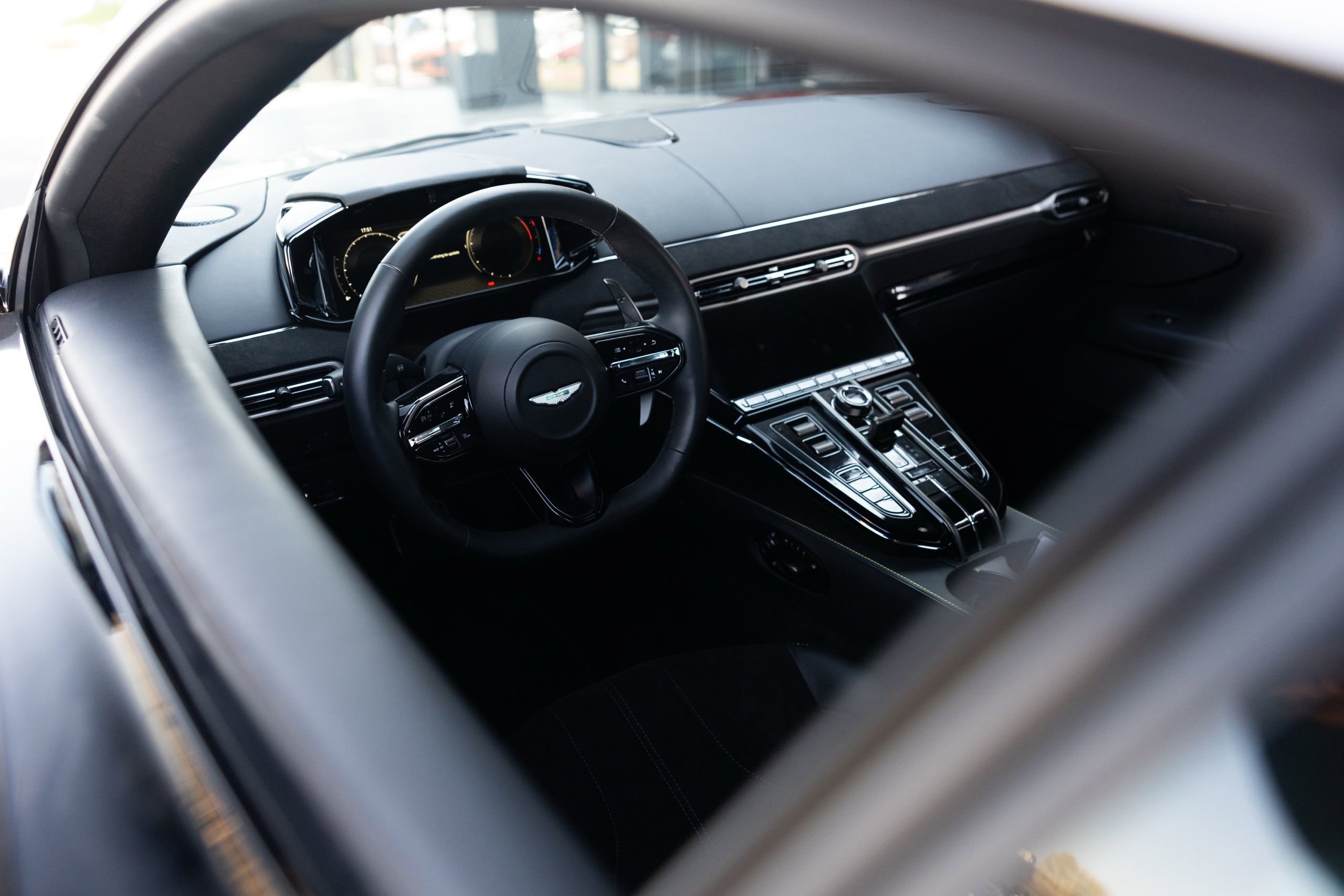Used 2026 Aston Martin V8 Vantage Coupe image 14