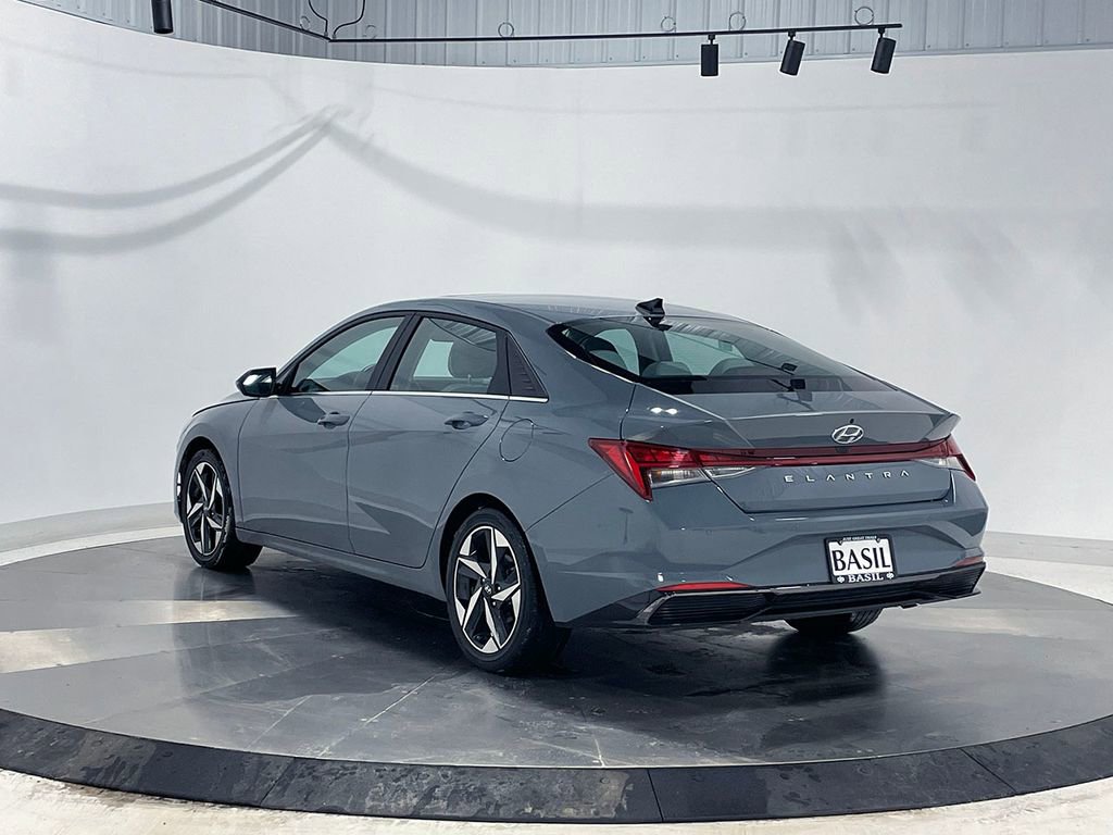 Used 2023 Hyundai Elantra Limited image 13