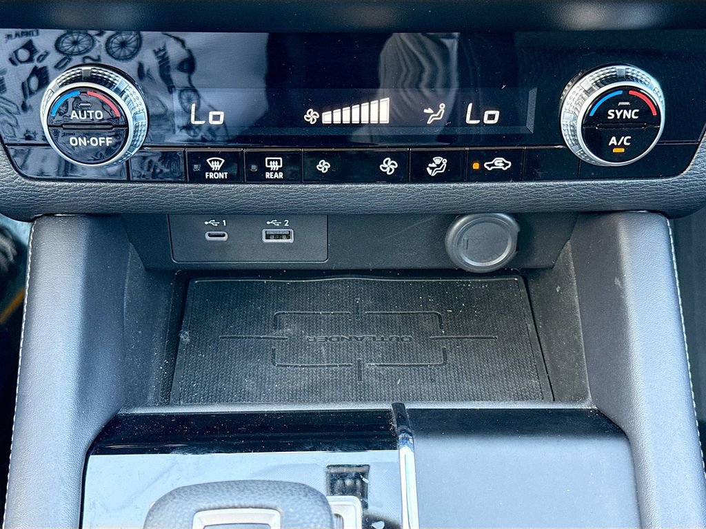 Used 2024 Mitsubishi Outlander ES FWD image 16
