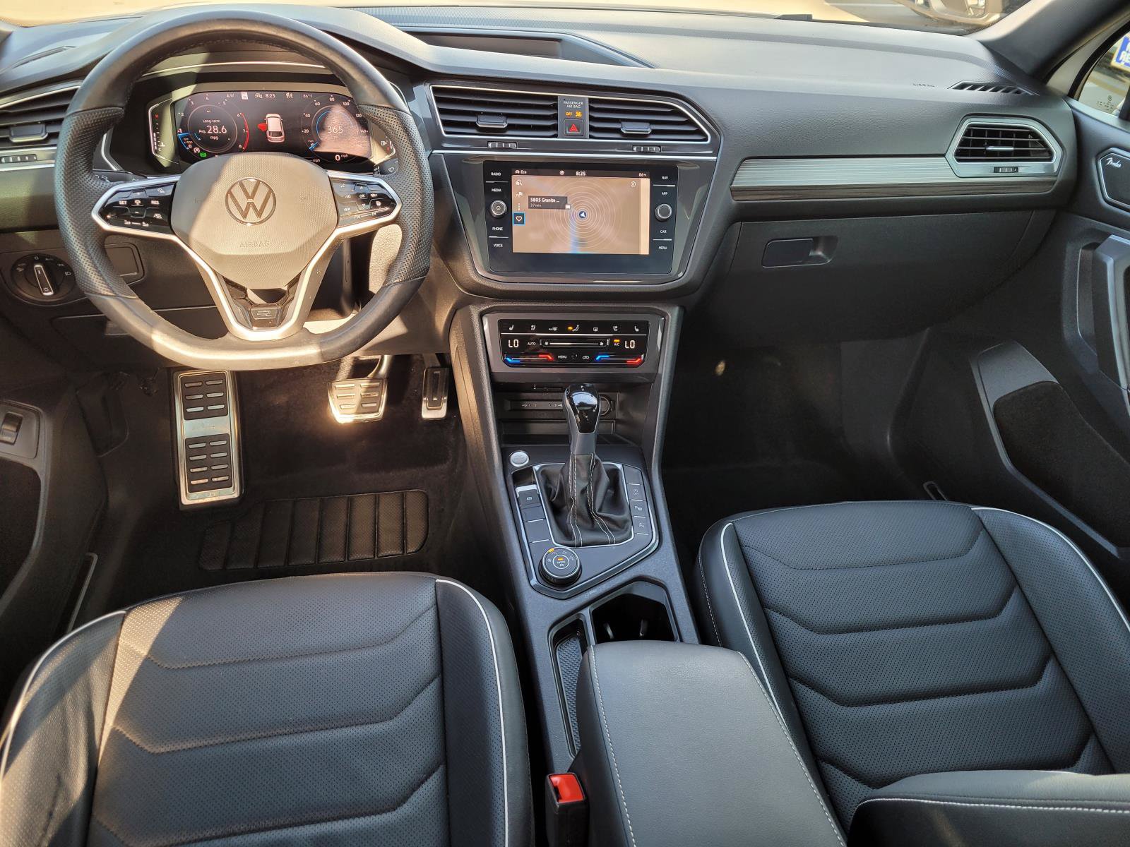 Used 2024 Volkswagen Tiguan SEL R-Line w/ MDO Package, Two-Row AWD/4WD image 5