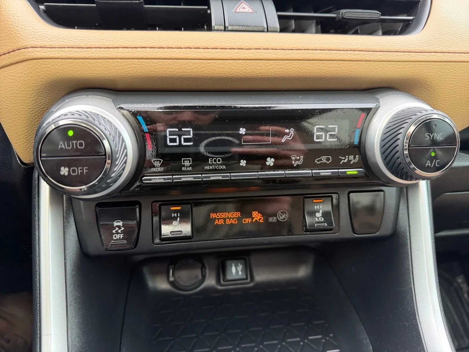 Used 2019 Toyota RAV4 XLE w/ Convenience Package image 16