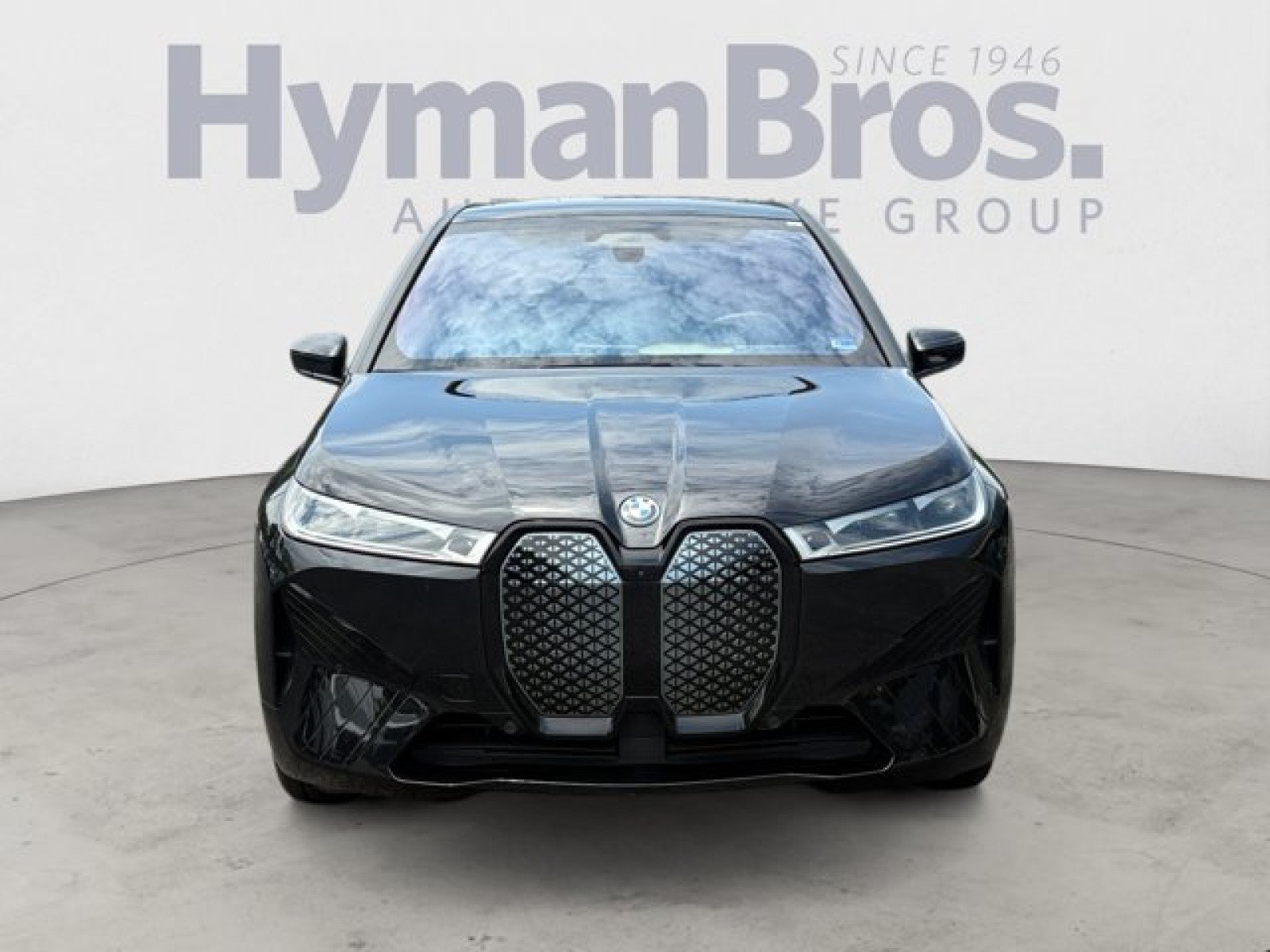 Used 2024 BMW iX xDrive50 w/ Sport Package AWD/4WD image 8
