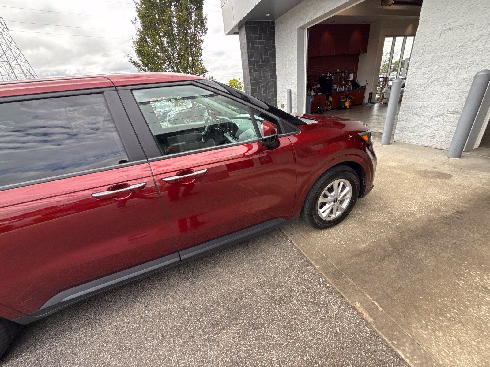 Used 2024 Kia Carnival LX FWD image 26
