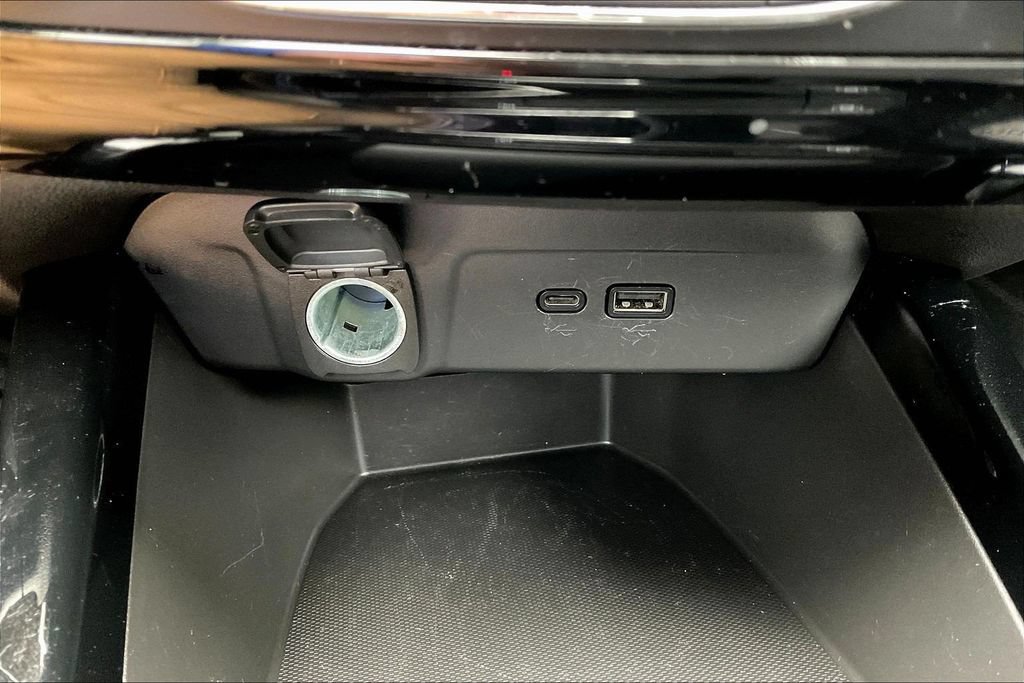 Used 2025 Chevrolet Trax LT FWD image 19