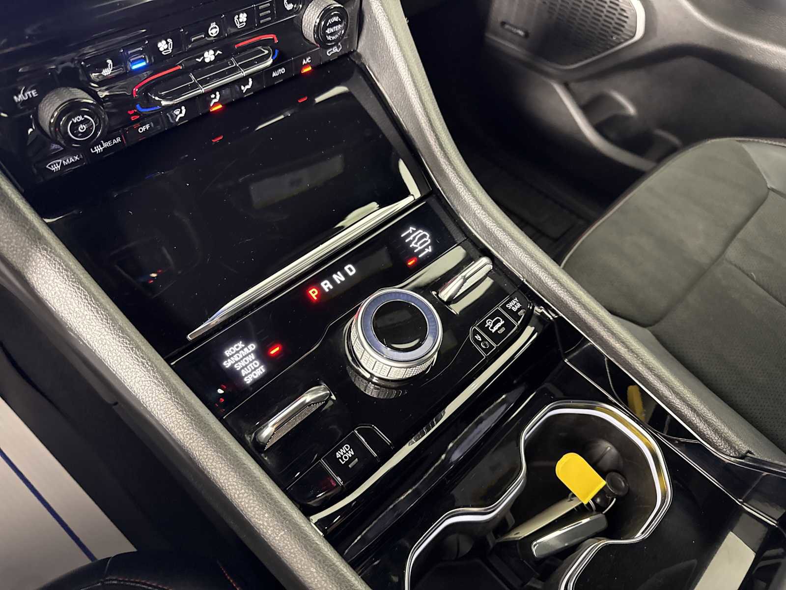 Used 2022 Jeep Grand Cherokee Trailhawk w/ Luxury Tech Group III image 17