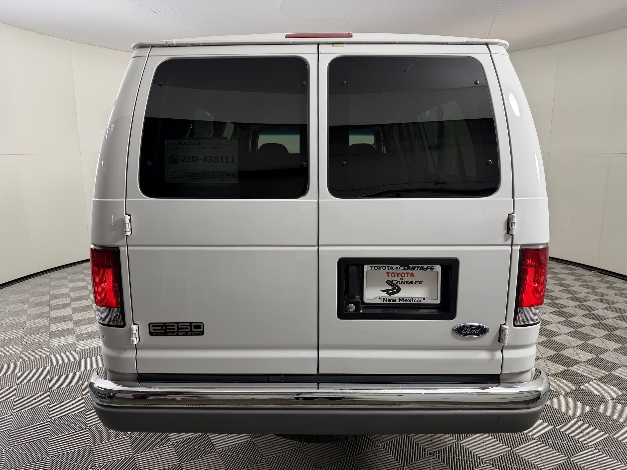 Used 2001 Ford E-350 and Econoline 350 Club Wagon image 9