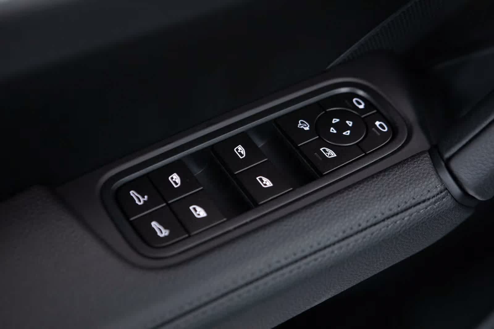 Certified 2026 Porsche Cayenne AWD/4WD image 24