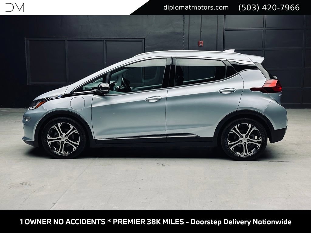 Used 2017 Chevrolet Bolt Premier w/ Driver Confidence II Package FWD image 4