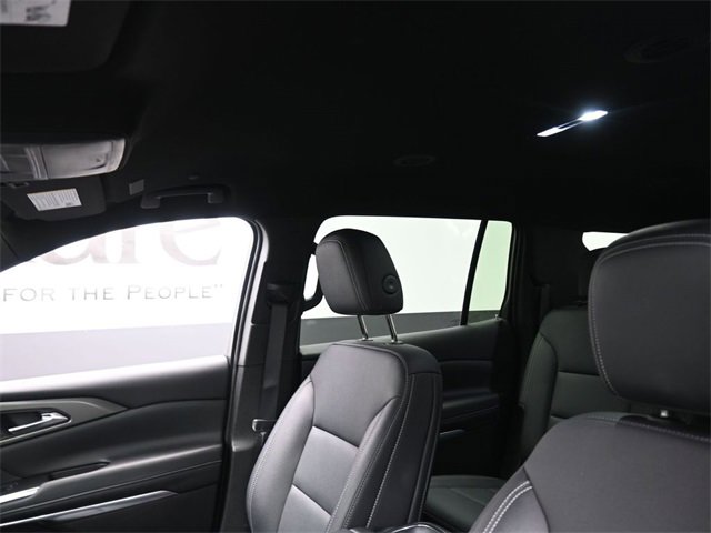 Used 2025 Chevrolet Traverse LT image 17