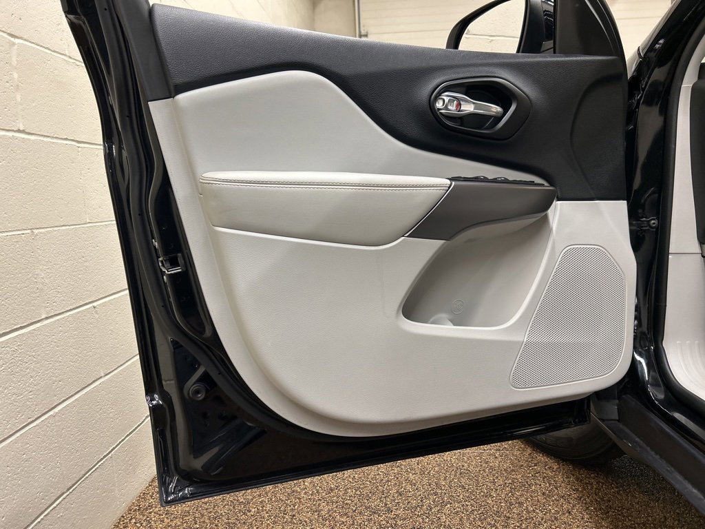 Used 2022 Jeep Cherokee Latitude Lux w/ Sun & Sound Group image 13