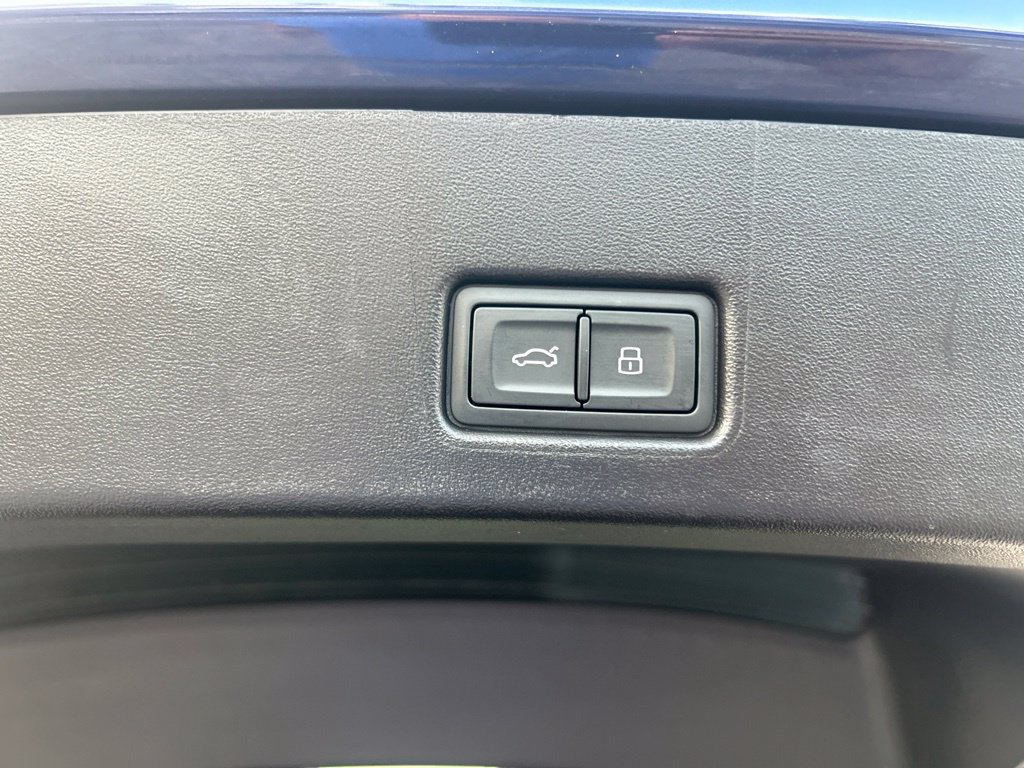 Used 2024 Audi Q4 e-tron Premium Plus AWD/4WD image 32