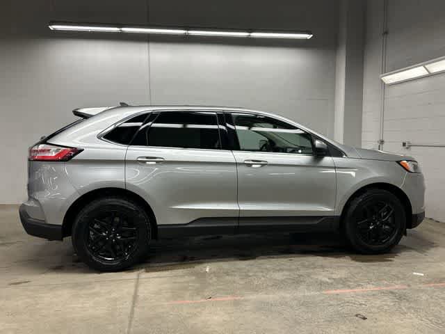 Used 2024 Ford Edge SEL w/ Convenience Package AWD/4WD image 3