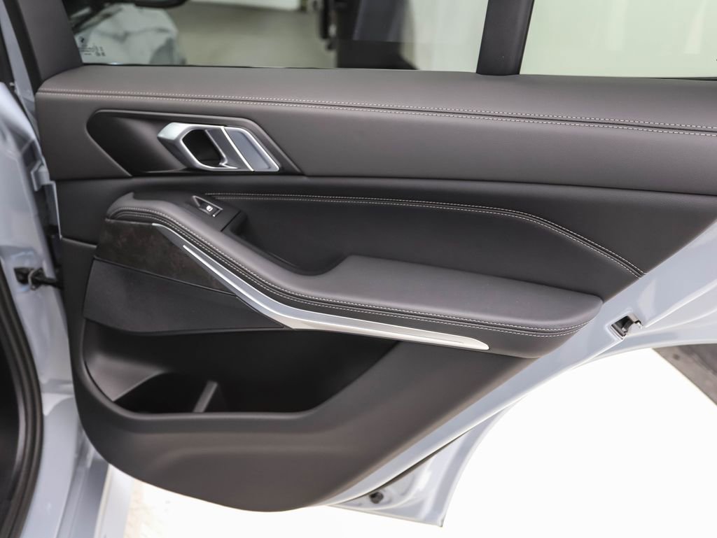 Used 2026 BMW X5 xDrive40i w/ M Sport Package image 24