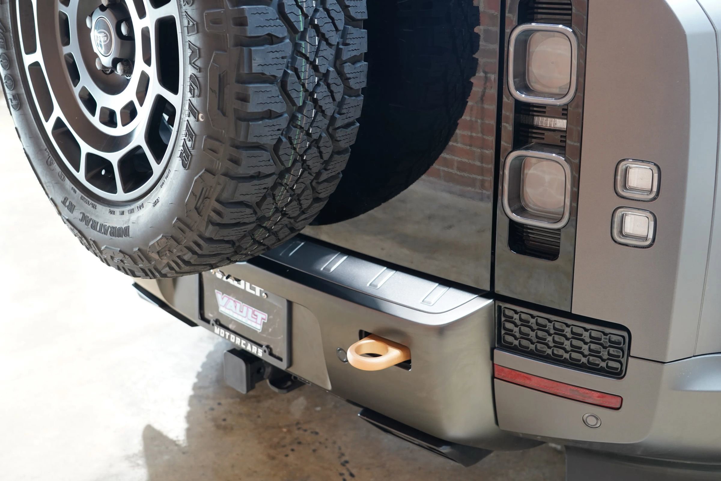 Used 2025 Land Rover Defender 110 image 28