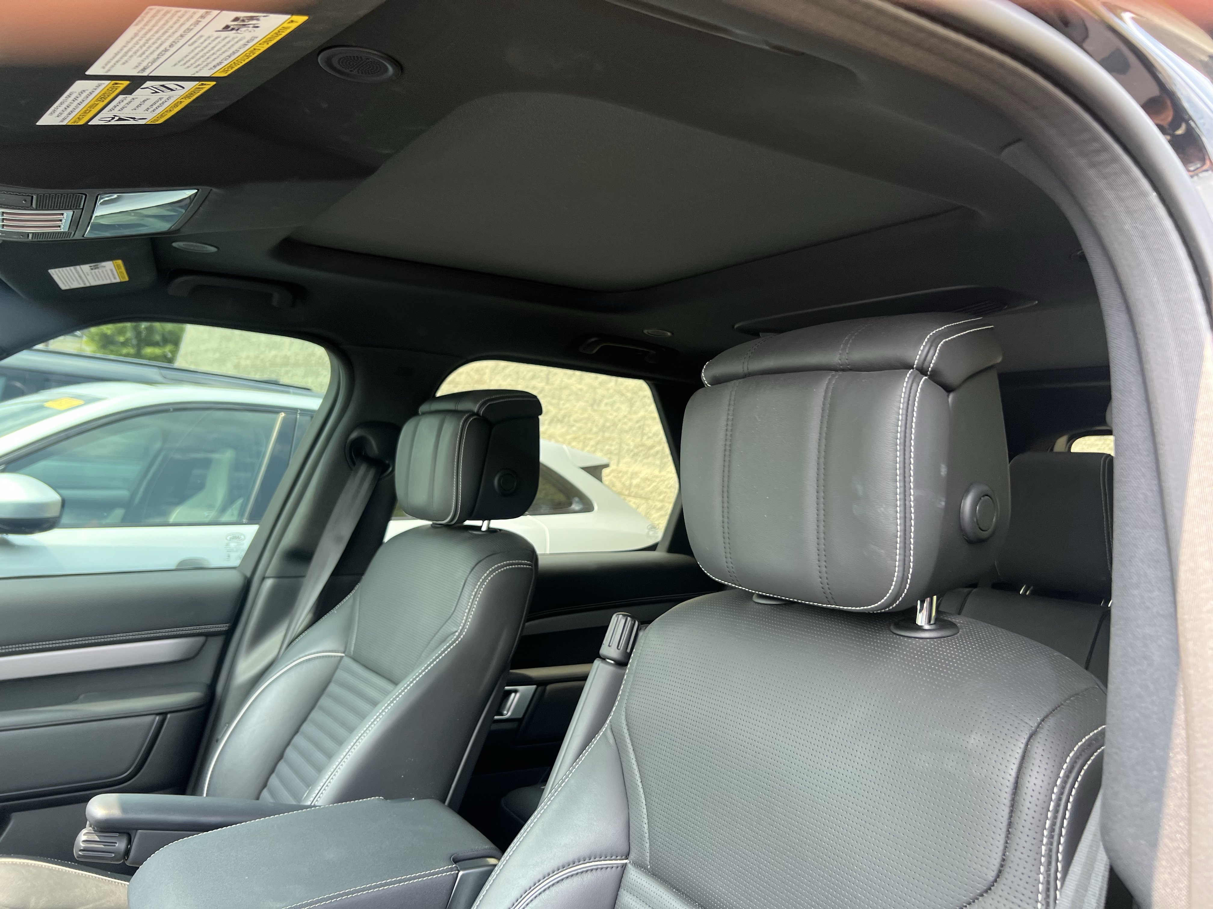 Used 2024 Land Rover Discovery Dynamic SE AWD/4WD image 19