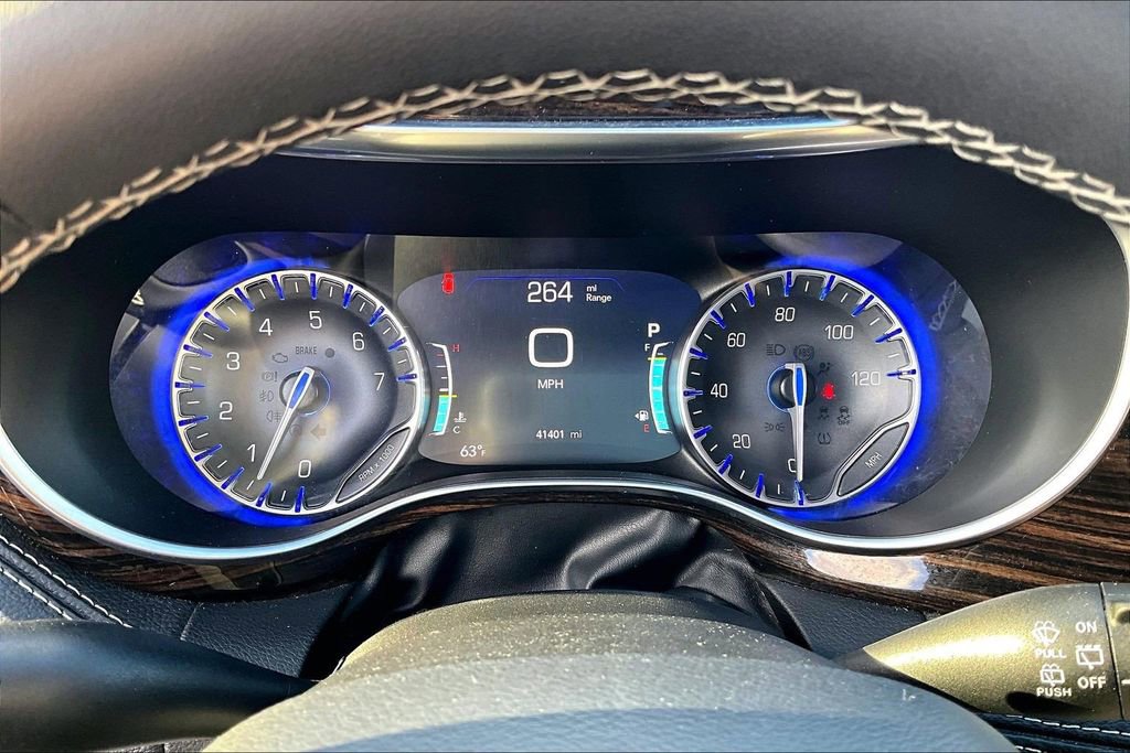 Used 2024 Chrysler Pacifica Limited image 19