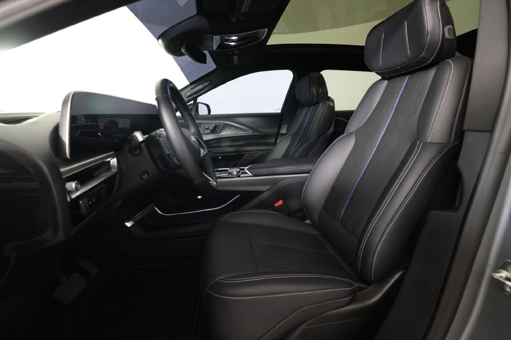 Used 2024 Cadillac Lyriq Luxury RWD image 14