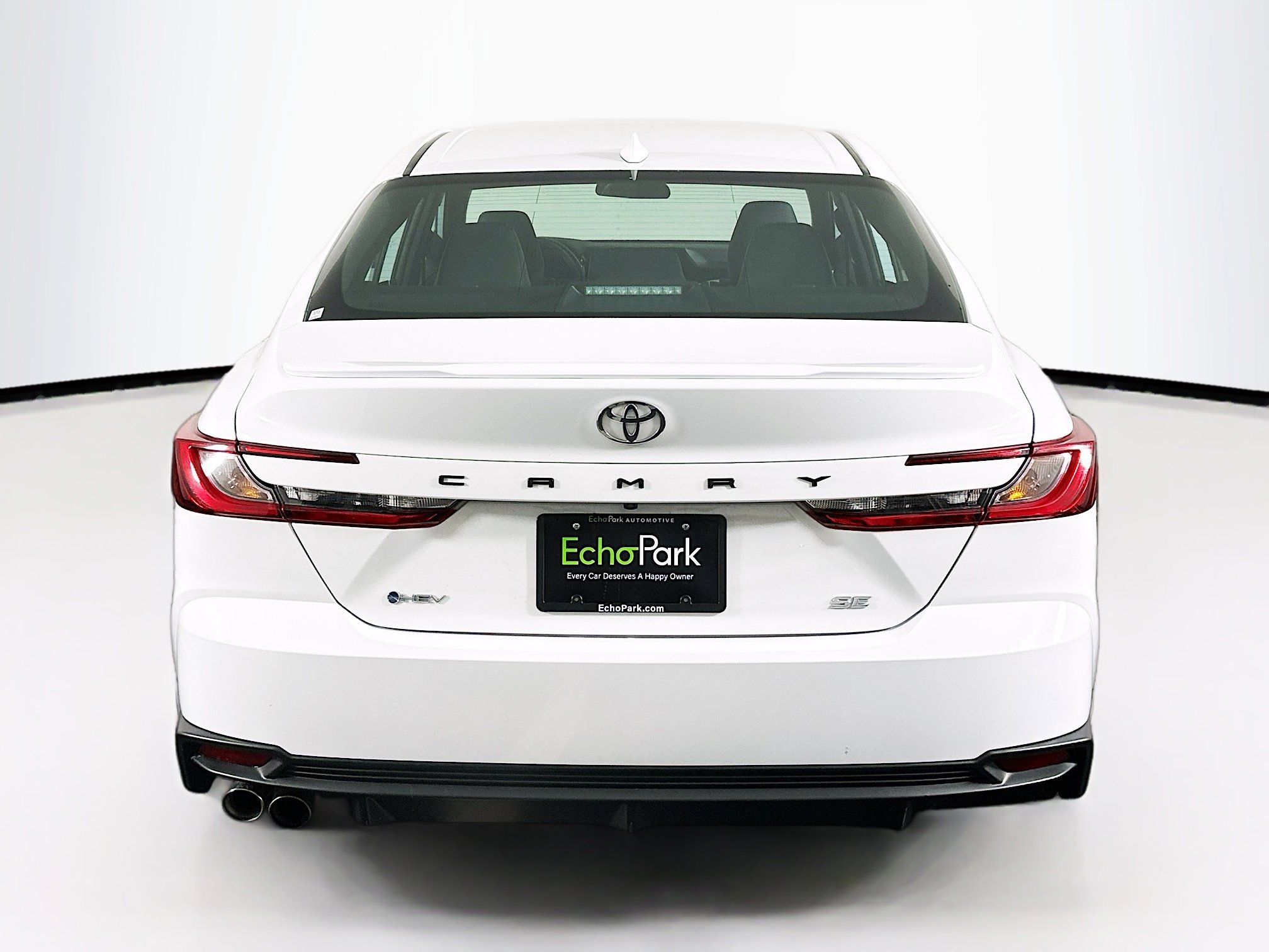 Used 2025 Toyota Camry SE image 7