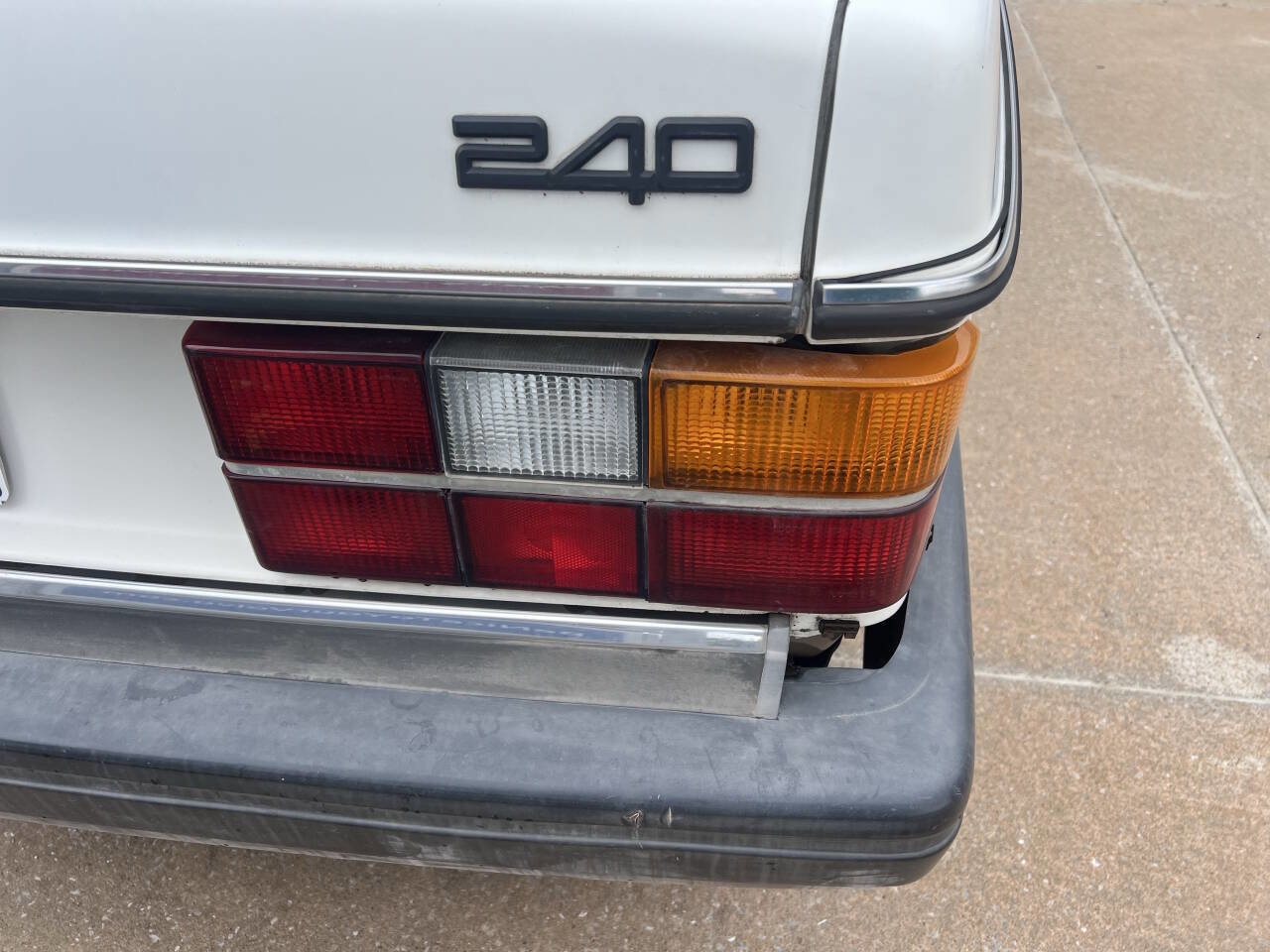 Used 1991 Volvo 240 Sedan RWD image 9