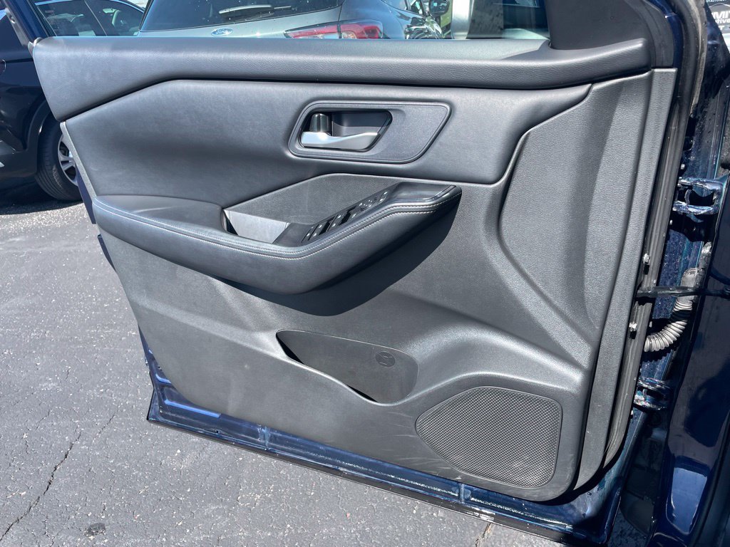 Used 2024 Nissan Rogue SV FWD image 47