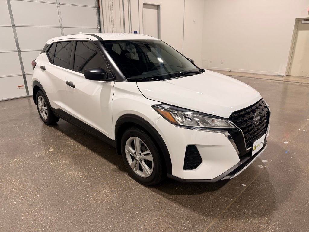 Used 2023 Nissan Kicks S image 3