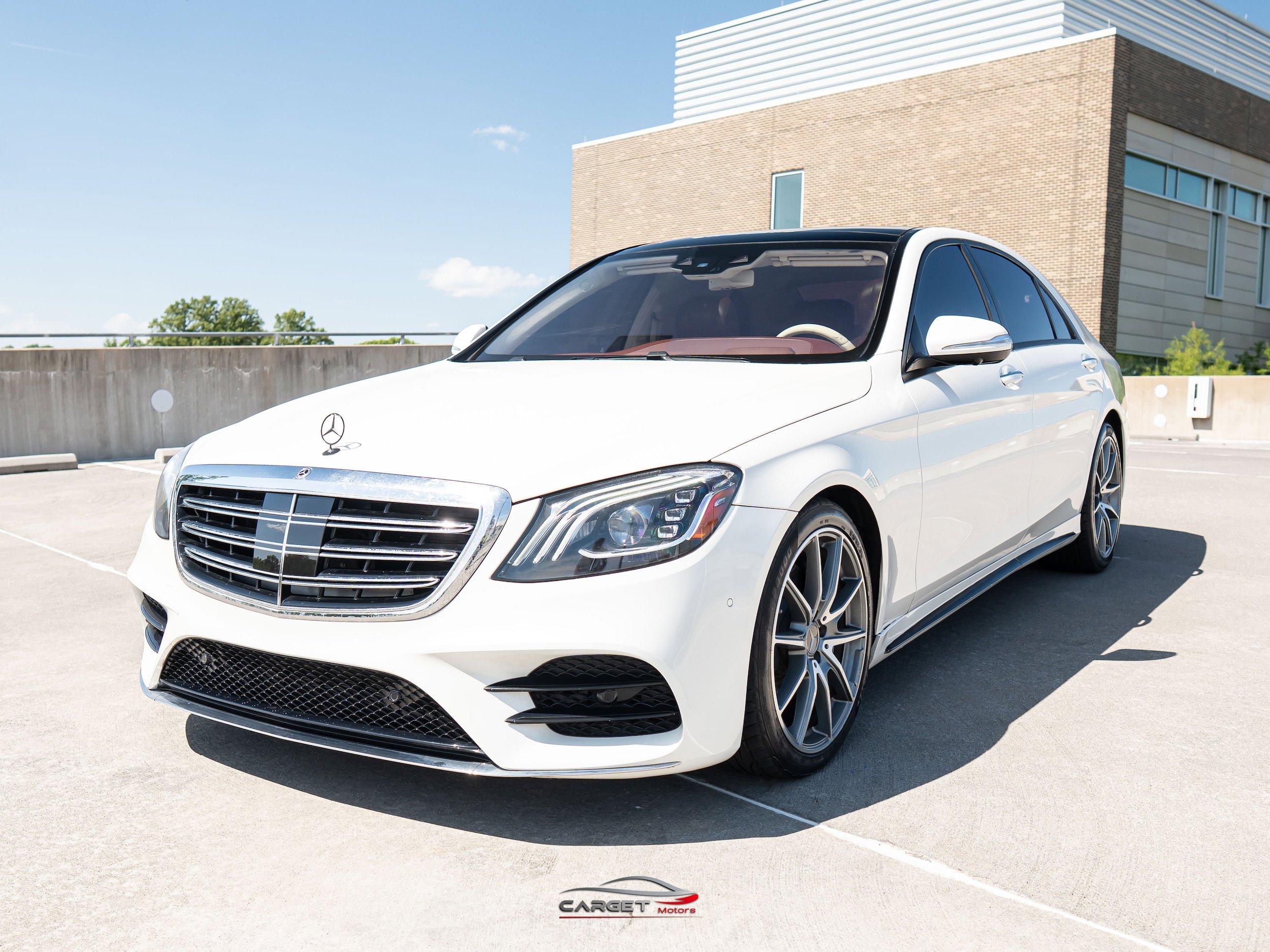 Used 2018 Mercedes-Benz S 560 Sedan w/ AMG Line Exterior image 3