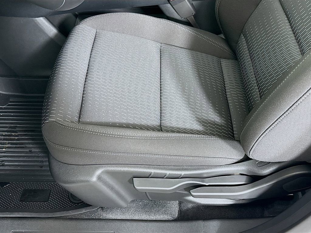 New 2026 Chevrolet Equinox LT w/ Safety and Technology Package FWD image 19