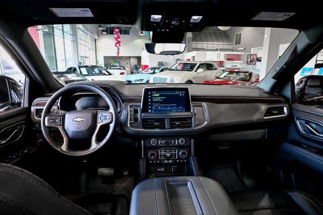 Used 2024 Chevrolet Suburban High Country AWD/4WD image 29