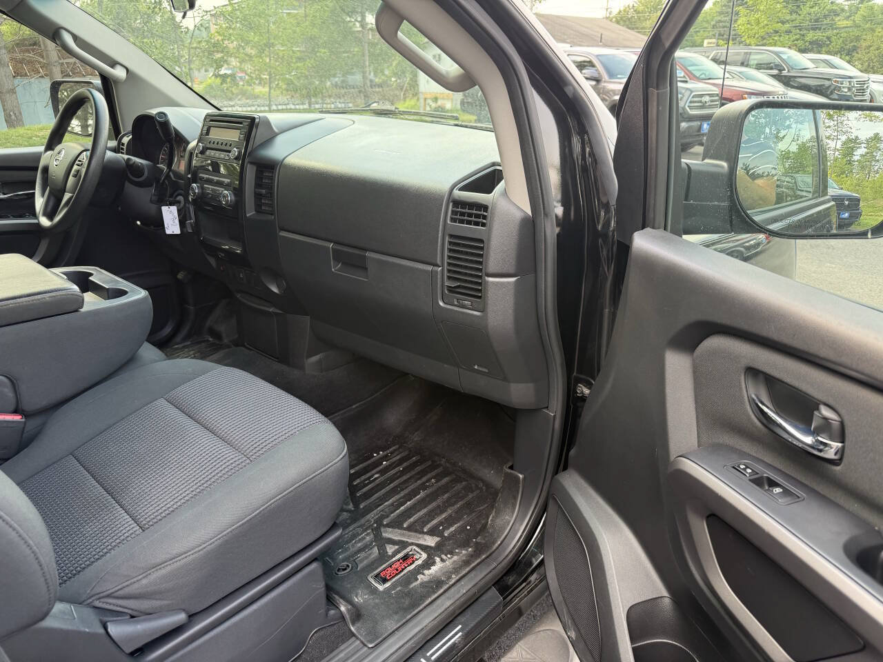 Used 2015 Nissan Titan SV AWD/4WD image 13