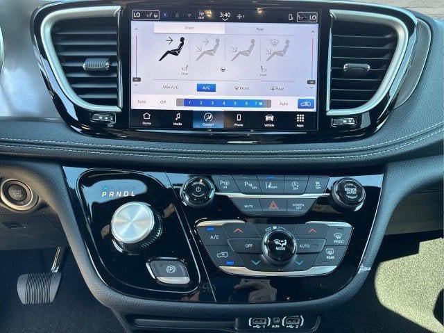 New 2025 Chrysler Pacifica Select FWD image 34