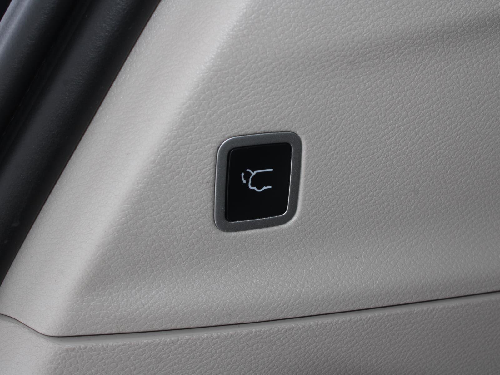 Used 2023 Chrysler Pacifica Limited image 10