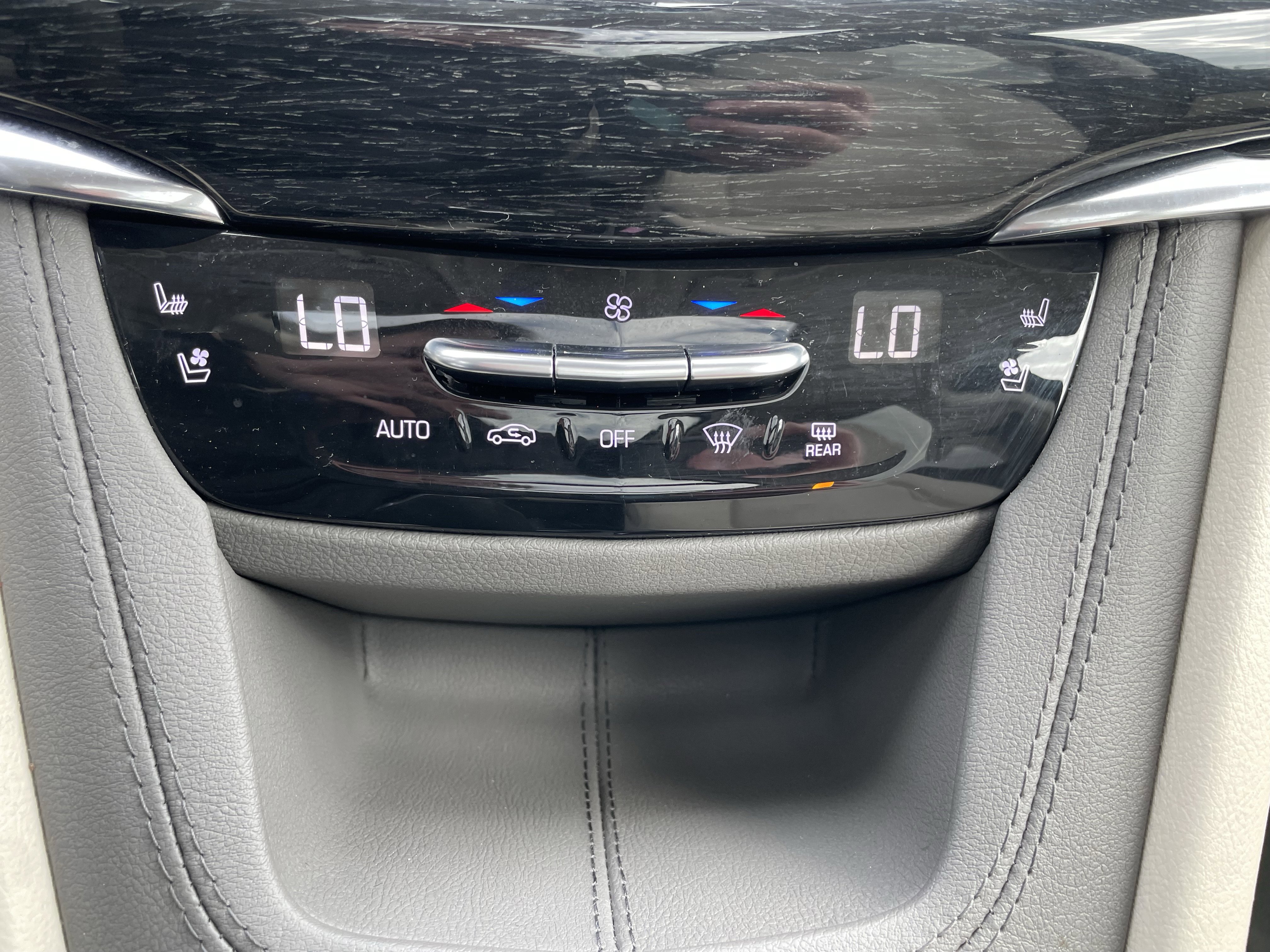 Used 2023 Cadillac XT6 Premium Luxury w/ Technology Package image 23