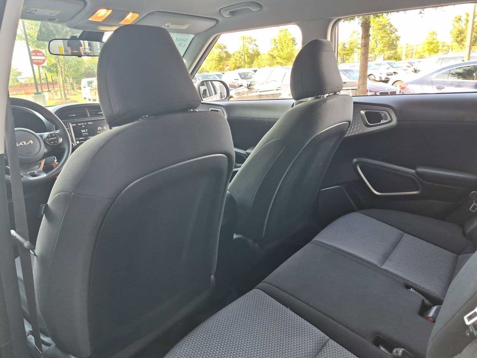 Used 2024 Kia Soul LX w/ LX Technology Package FWD image 17