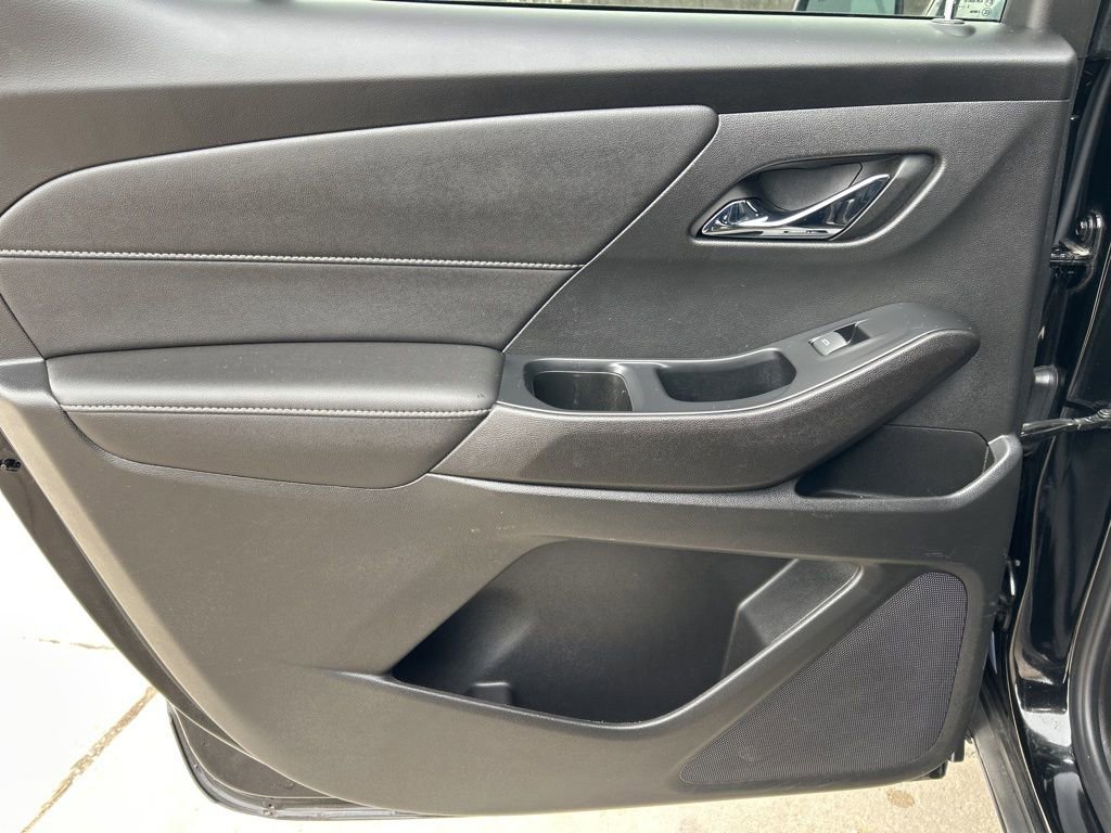 Used 2023 Chevrolet Traverse LT image 15