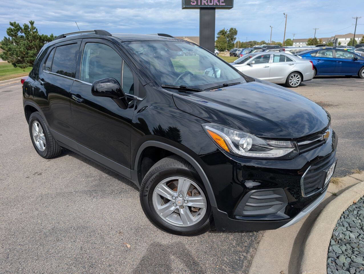 Used 2017 Chevrolet Trax LT w/ LT Convenience Package image 3