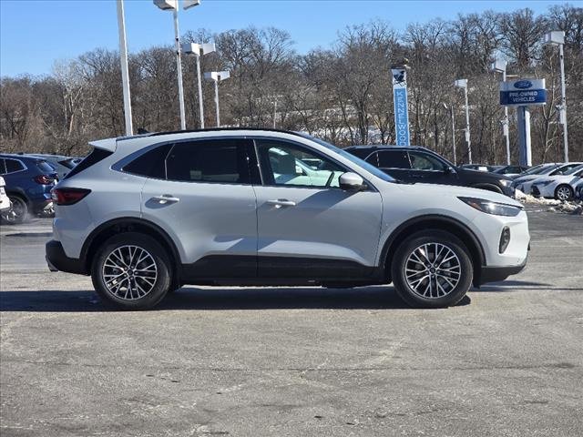 New 2025 Ford Escape SE w/ PHEV Premium Package image 3