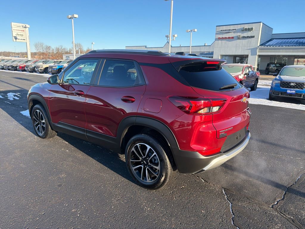 Used 2025 Chevrolet TrailBlazer LT image 3