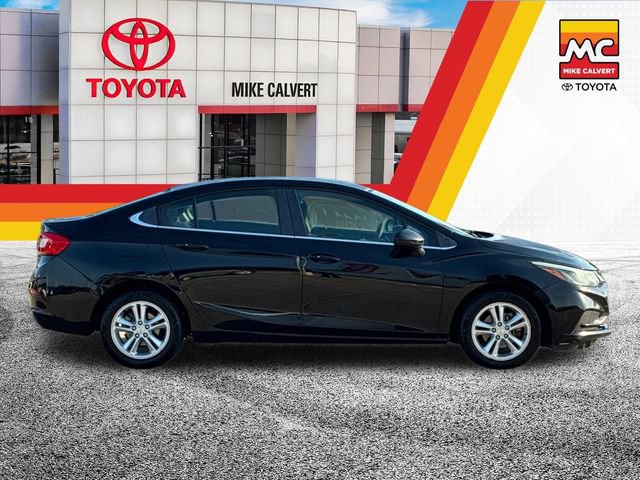 Used 2017 Chevrolet Cruze LT w/ Convenience Package FWD image 6