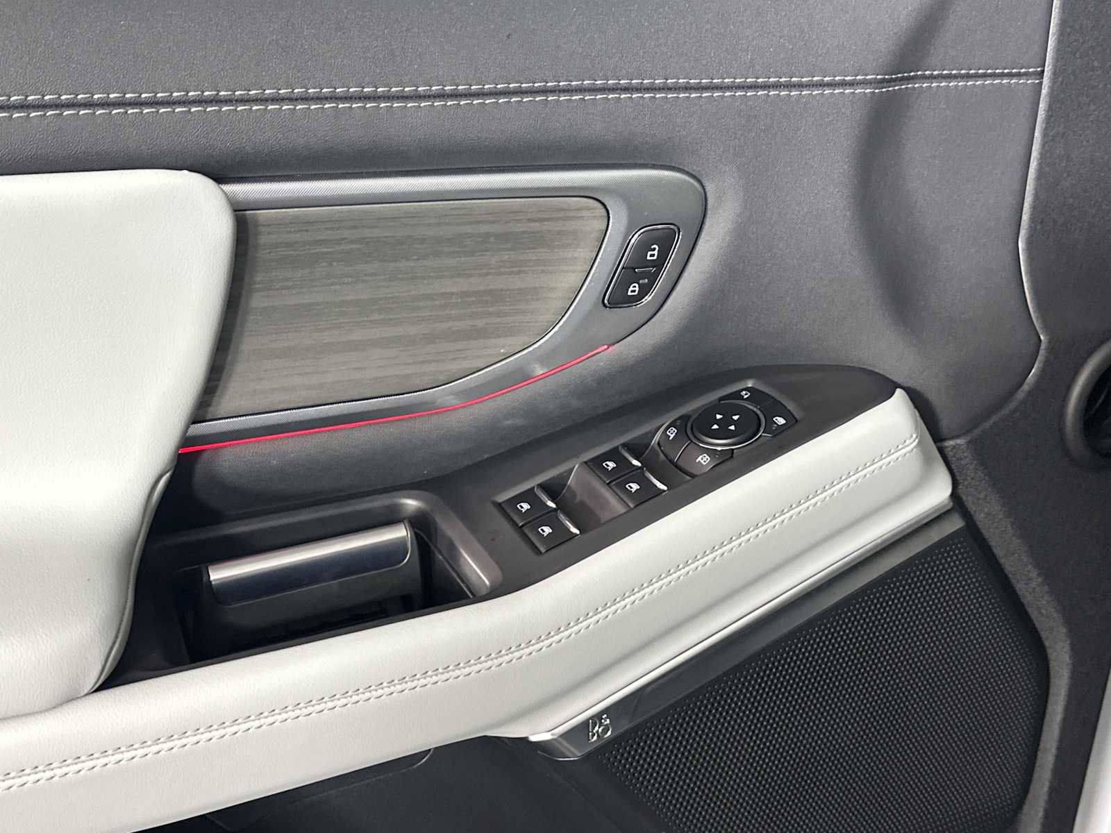 Used 2025 Ford Expedition Platinum image 11