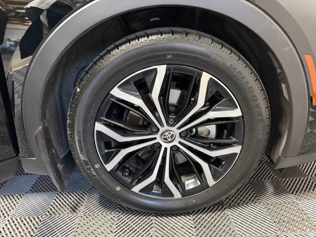 Used 2024 Toyota Crown AWD/4WD image 42