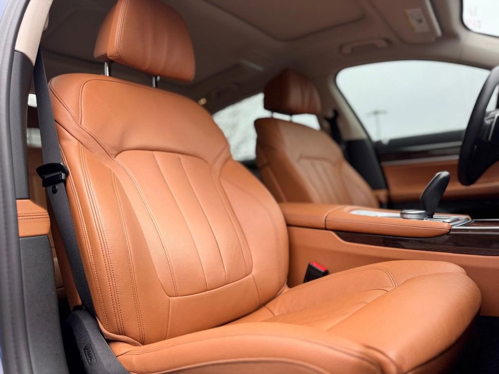 Used 2021 BMW 740i xDrive image 27