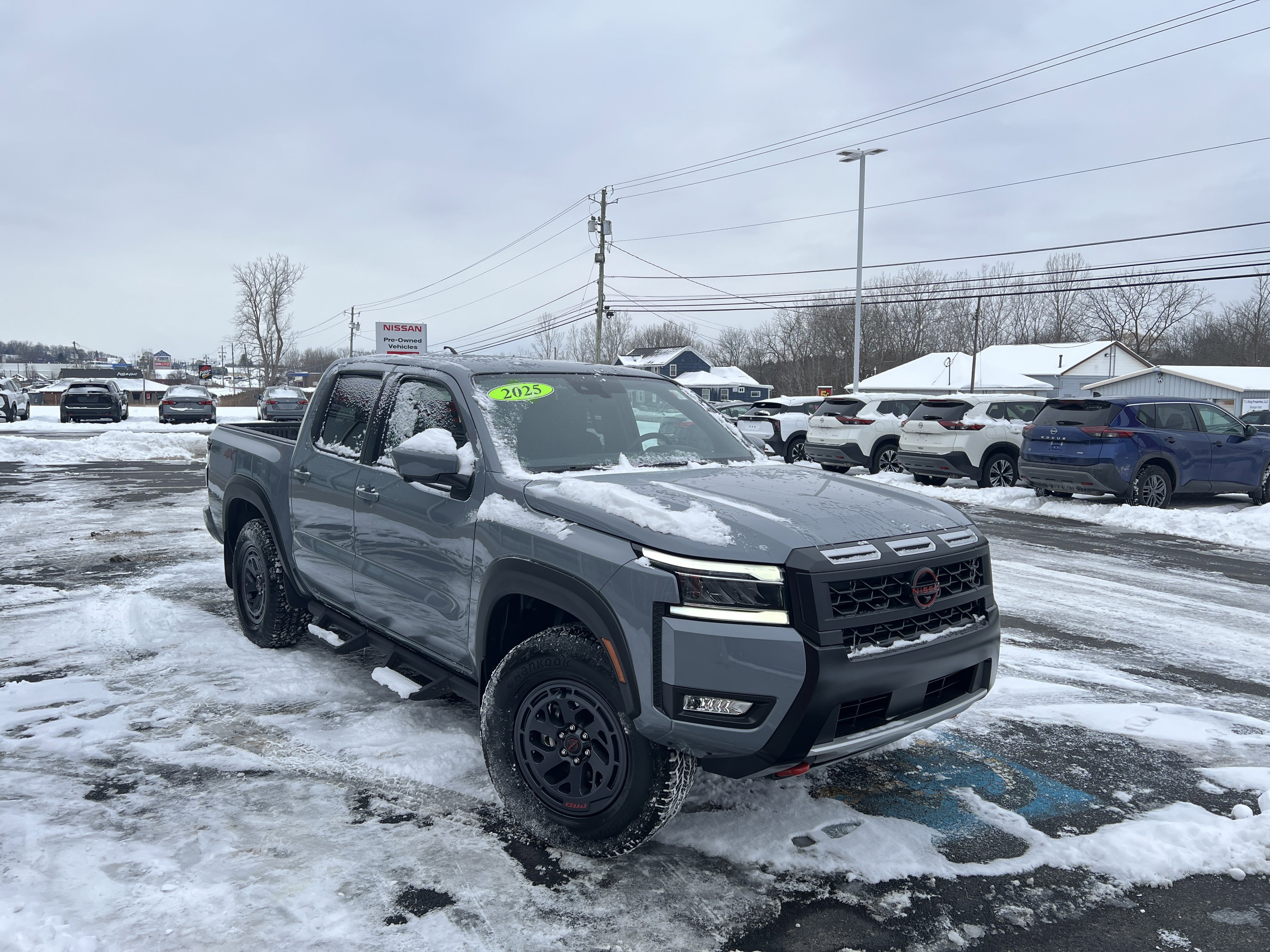 Used 2025 Nissan Frontier PRO-4X w/ Pro Convenience Package image 14