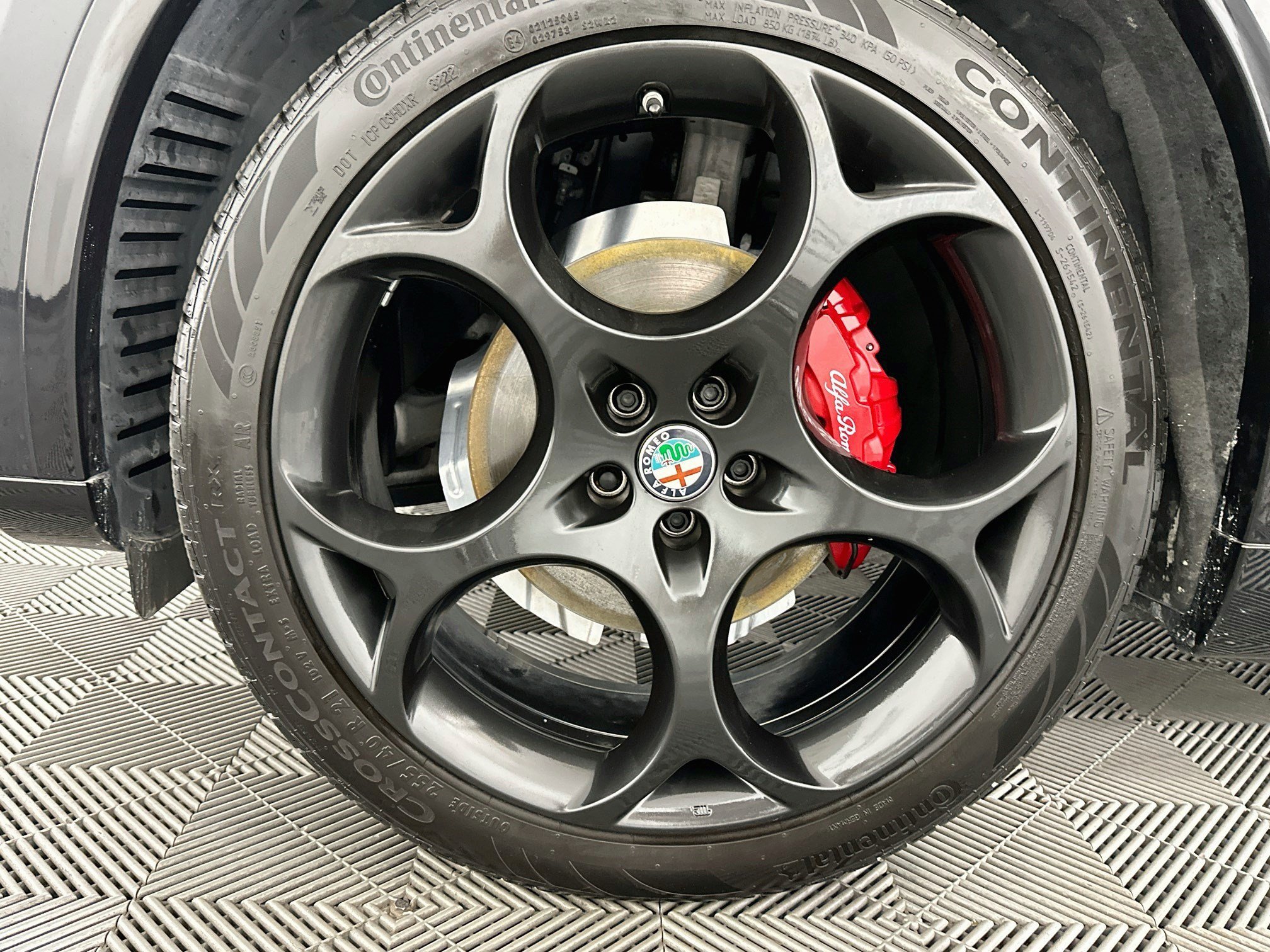 Used 2023 Alfa Romeo Stelvio Veloce AWD/4WD image 36